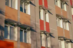Detaj i fasadës së godinës së Spitalit Elbasan