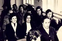 Personel shëndetësor në një sallë mbledhjesh, fotografi arkivi